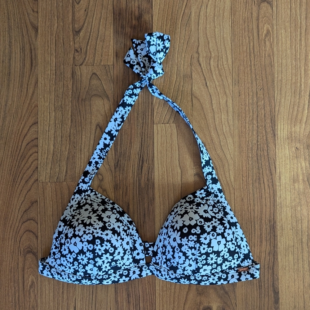 NWOT PINK Floral Bikini Top in Black and White, Size M